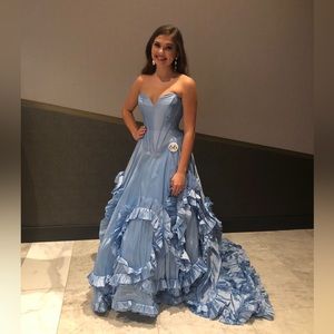 Sherri Hill Light Blue Ruffle Ball Gown🩵👸